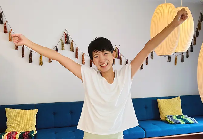 レッスン後すっきりしている様子の女性の写真